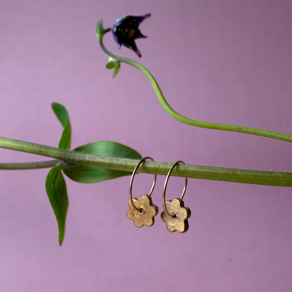 boucles d'oreilles fleur créoles dorées